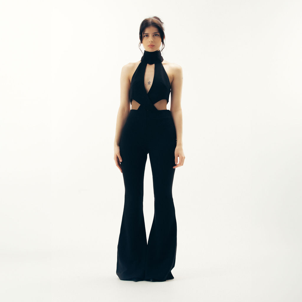 Neck covered jumpsuit in black