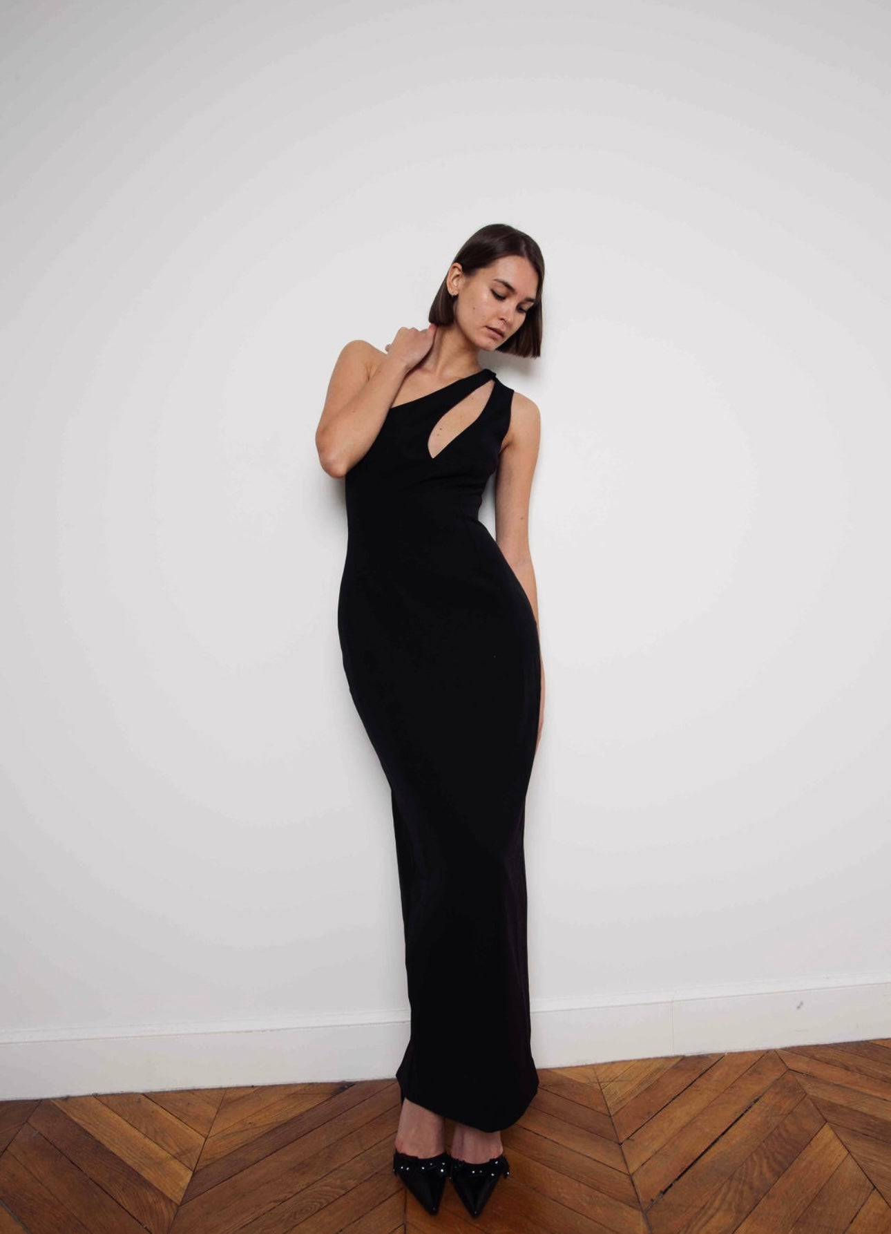 Asymetric long dress in black